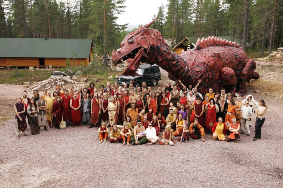 Picture of Cinderhill villagers and dragon, from the Dragonbane larp